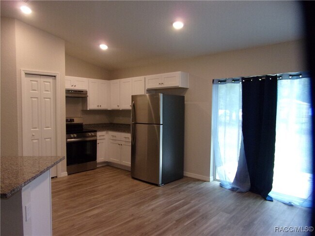 Building Photo - 5251 E Backner Ln