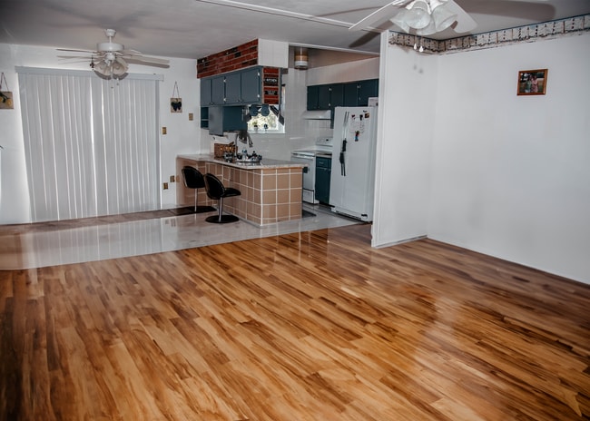 Building Photo - 506 Circle Dr