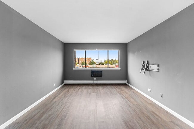 Building Photo - 5306 N Cumberland Ave