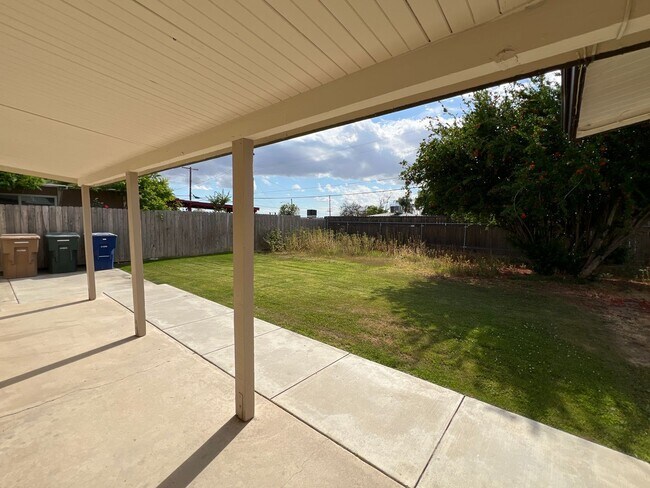 Building Photo - Northeast