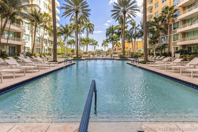 Building Photo - 700 E Boynton Beach Blvd