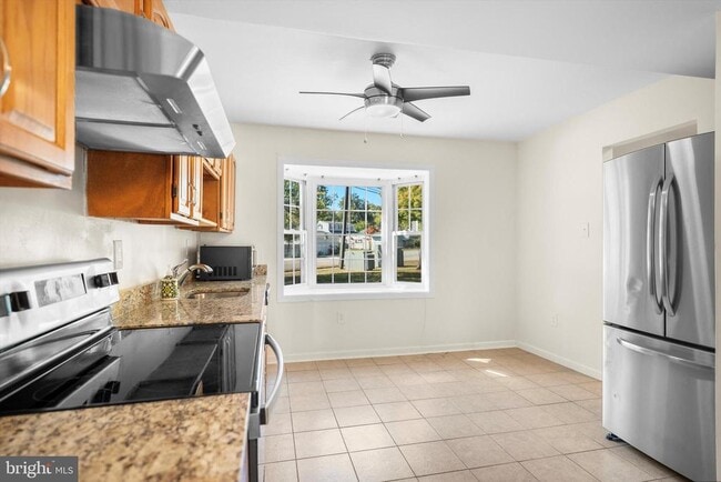 Building Photo - 14797 Tamarack Pl