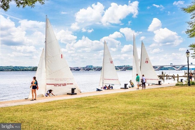 Building Photo - 317 S Union St