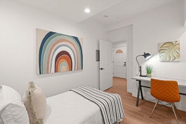 Building Photo - 2483 Oxford Ave