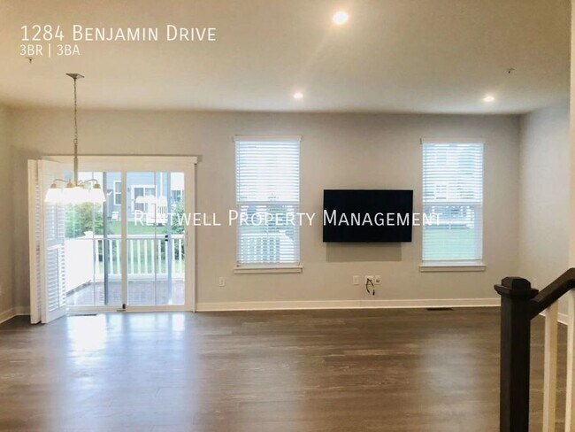 Building Photo - 1284 Benjamin Dr