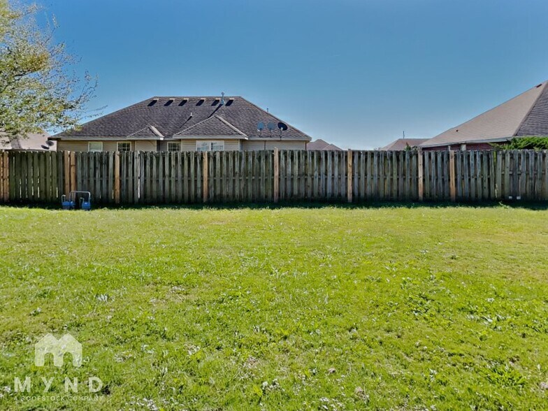 Building Photo - 460 Torino Pl