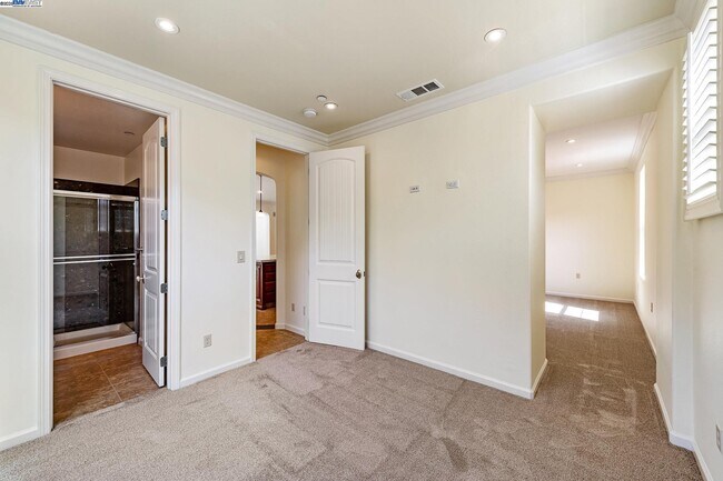 Building Photo - 2131 Chamomile Ct