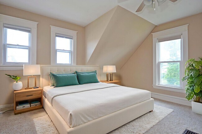 Building Photo - 3BD Home with Deck, Fenced Yard & Garage—S...