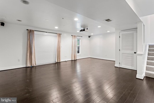 Building Photo - 8220 Silverton Ct