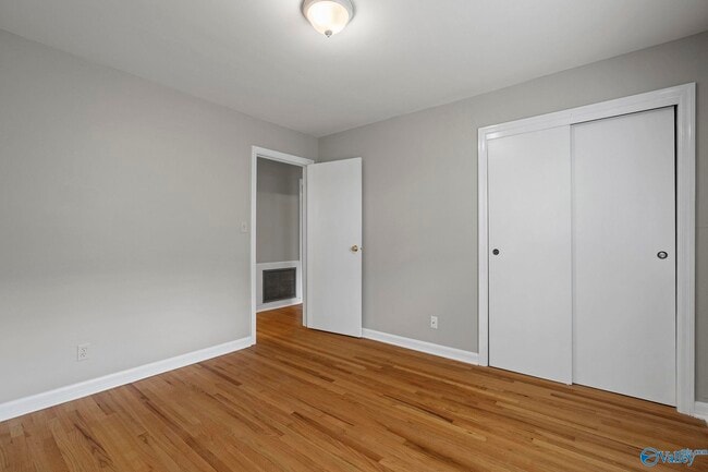 Building Photo - 1508 Owens Dr SE