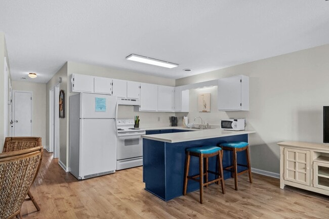 Building Photo - *** Golf Colony Surfside (Clean and Updated Fully Furnished, Medium Term Rental)***