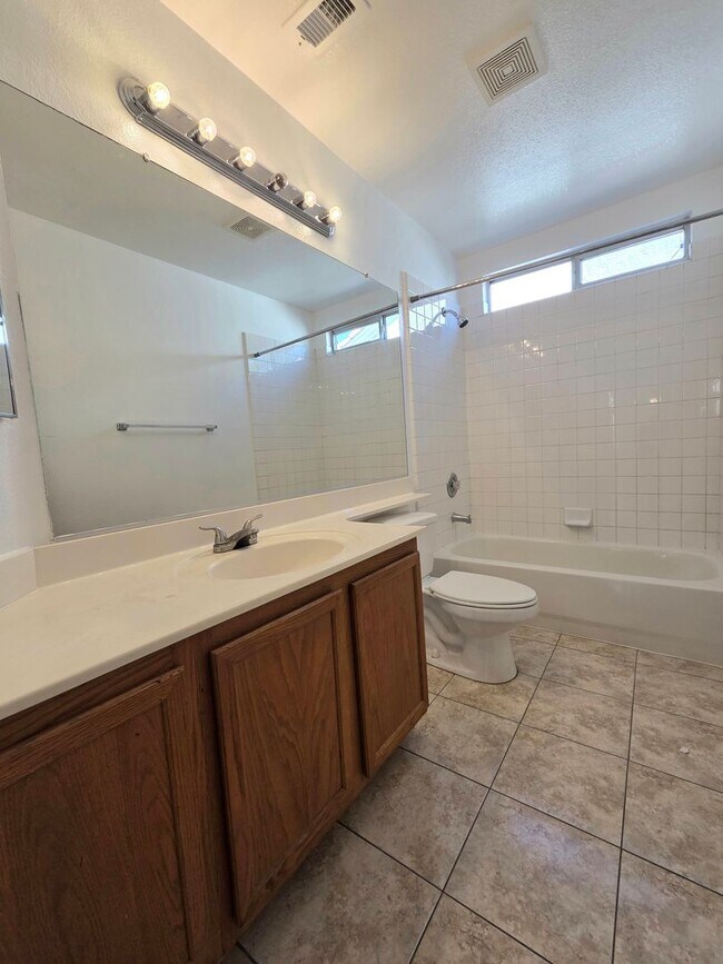 Building Photo - Charming & Spacious Las Vegas Home with Prime Location and Endless Potential