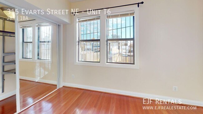 Building Photo - 315 Evarts St NE