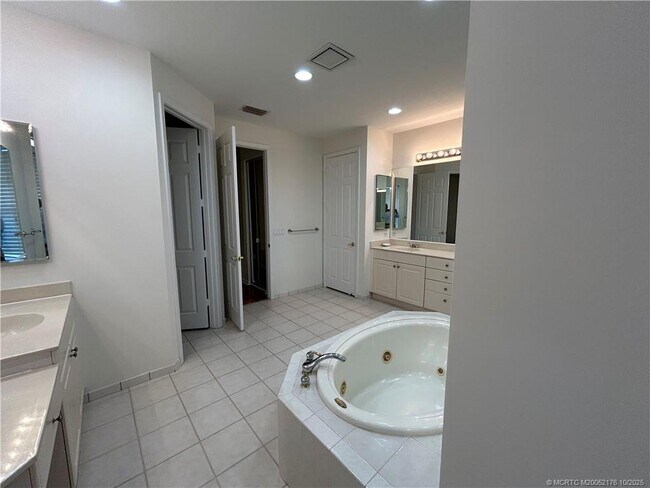 Building Photo - 2529 SW Park Meadows Trail