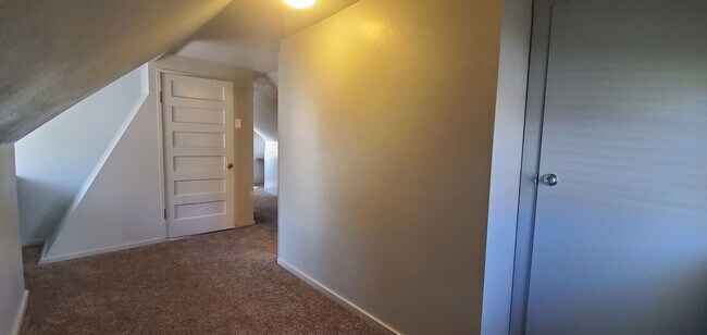 Building Photo - Charming 4-bedroom in Golden