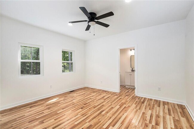 Building Photo - 3220 Sweetbriar Dr