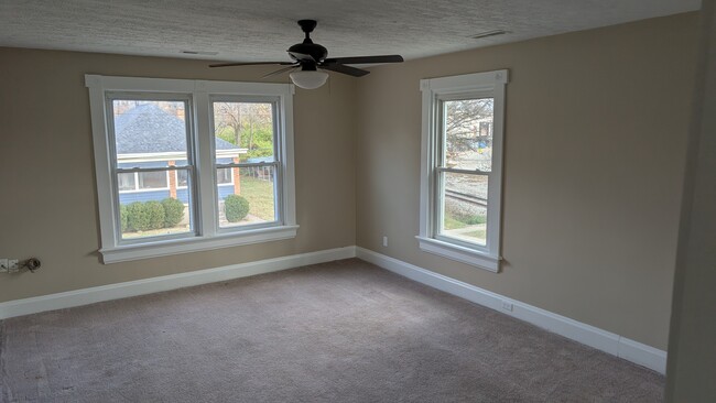 Living room 3 - 3939 Section Rd