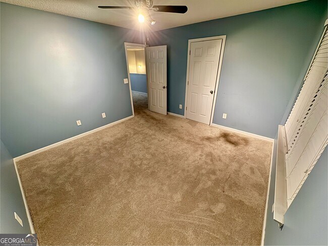 Building Photo - 322 Clover Brook Dr