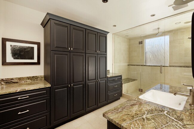 Building Photo - 399 Maple Ridge Ln