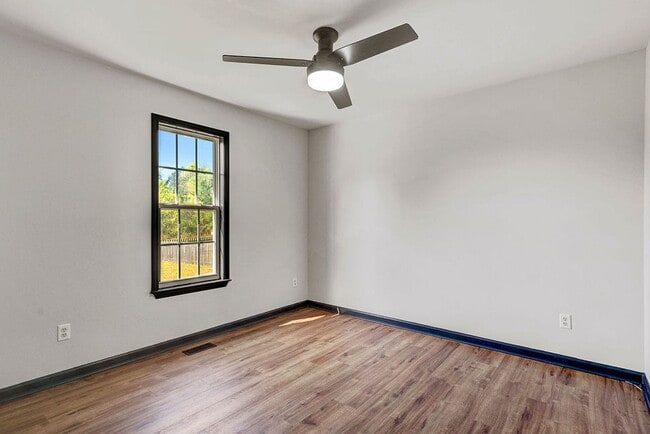Building Photo - 928 S Willhaven Dr