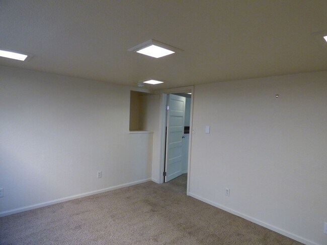 Building Photo - 609 Terry St