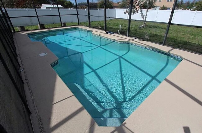 Building Photo - Beautiful 3 Bed and 2 Bath POOL HOME in Ki...