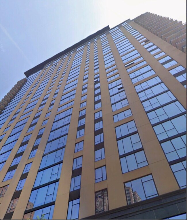 Primary Photo - 833 N Clark St