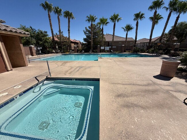 Building Photo - Beautiful 2-Story Townhome in Gated Area w...