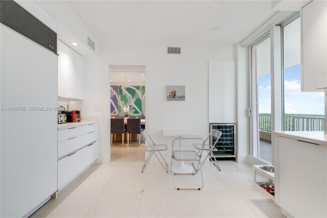 Building Photo - 789 Crandon Blvd