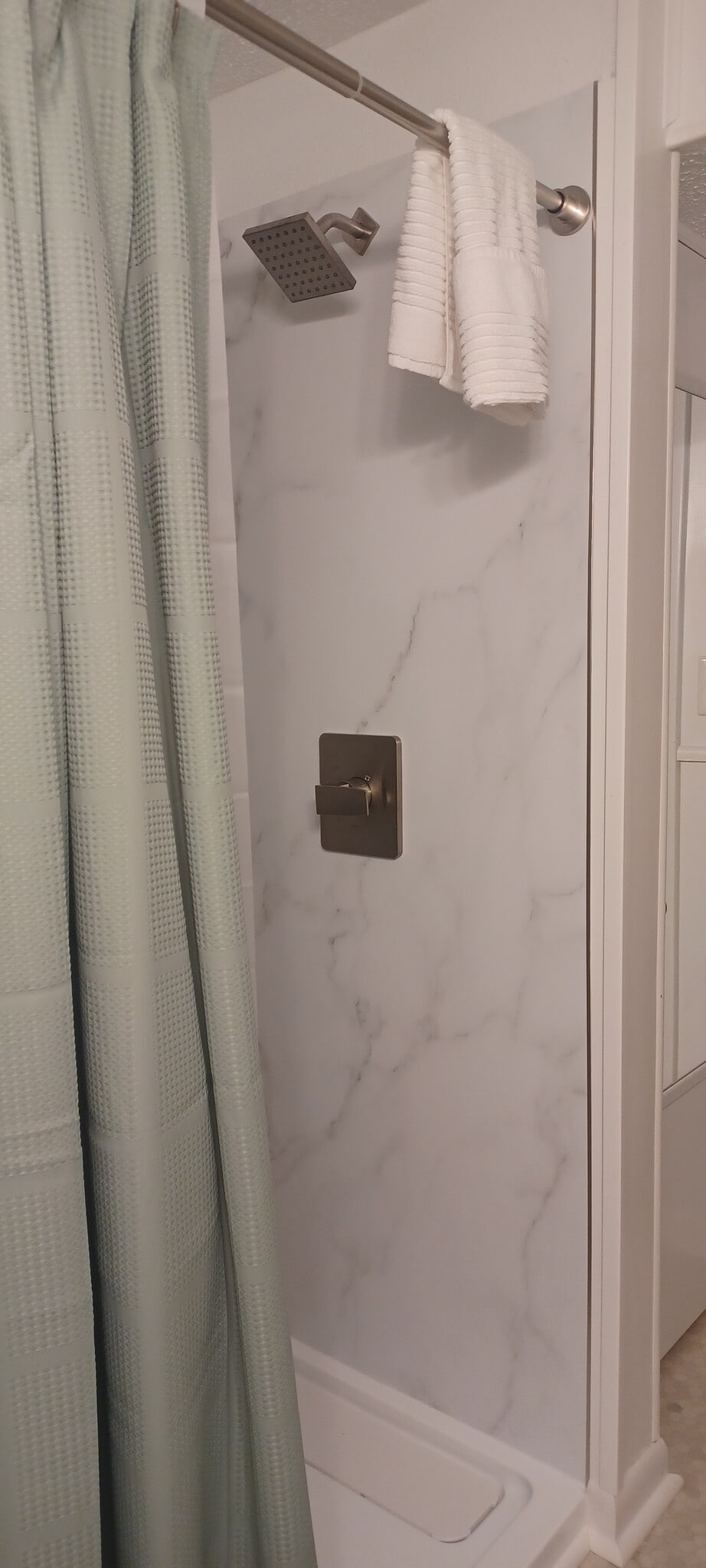 Building Photo - 402 13th ST NE