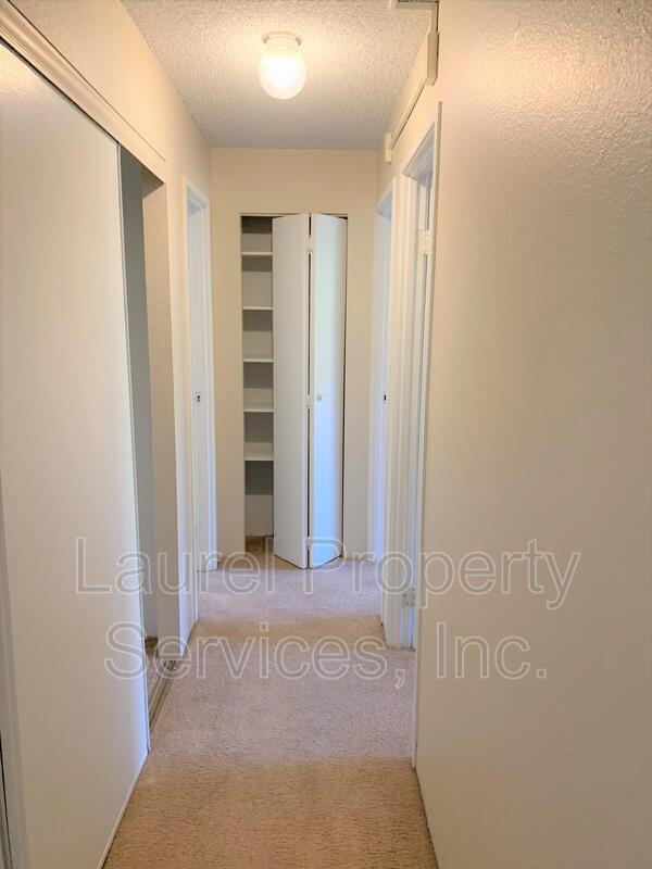 Building Photo - 1300 Golden Cir