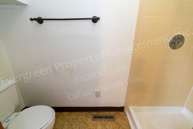 Building Photo - 704 Ponderosa Dr