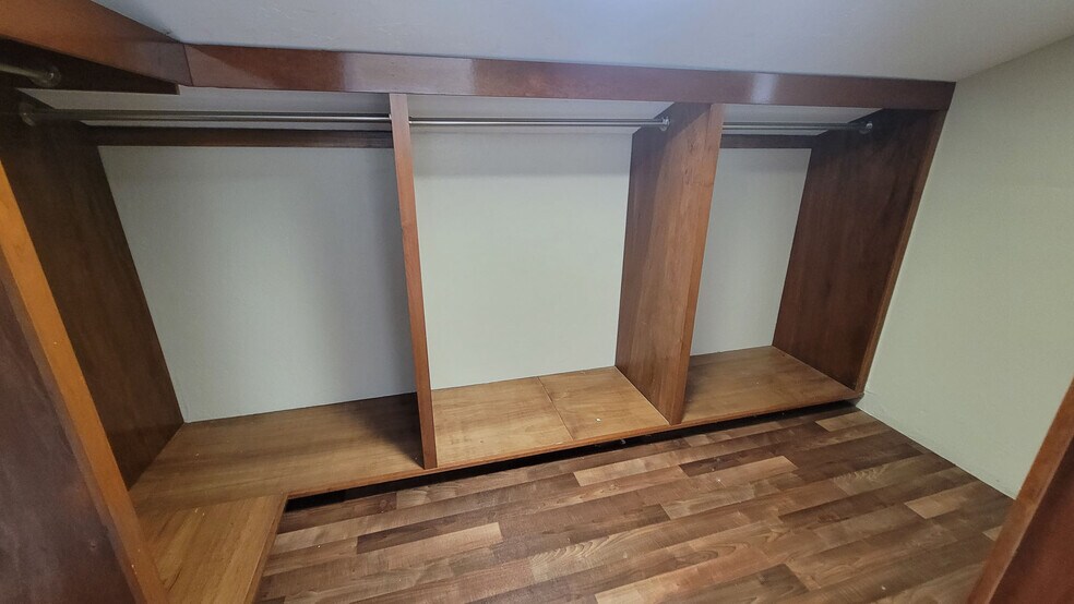 Special Closet - 203 Oriole Ct