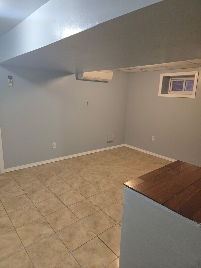 Building Photo - 45A Van Reypen St