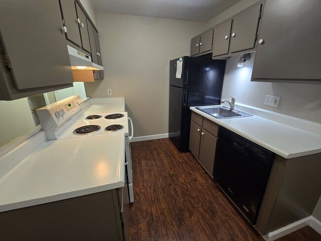 Building Photo - Sunny and Fresh One Bedroom Condo Available For Rent in Louisville!