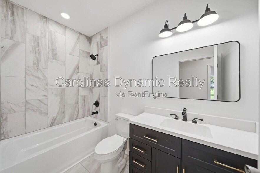 Building Photo - 1533 S Battleground Ave