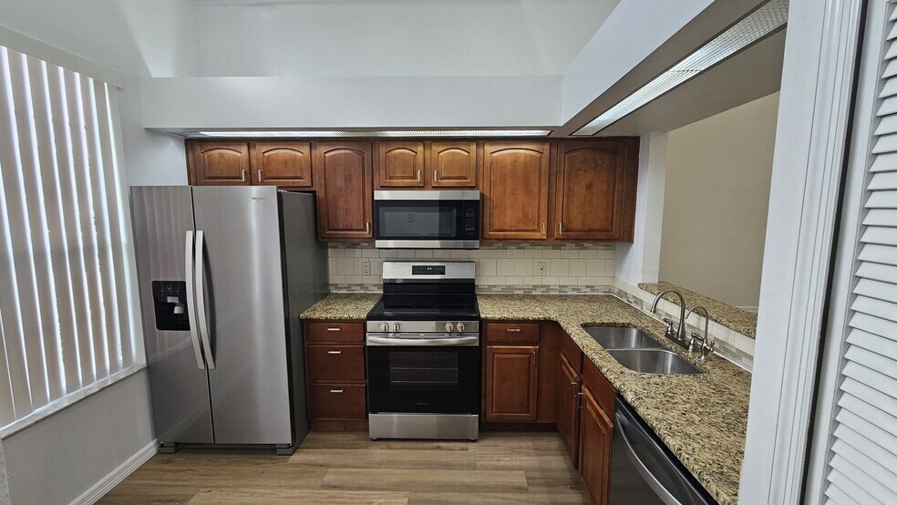 Building Photo - 13117 Summerton Dr