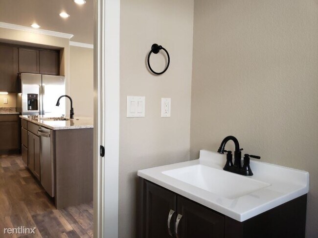 Building Photo - 4 br, 3.5 bath House - 875 Redemption Pt