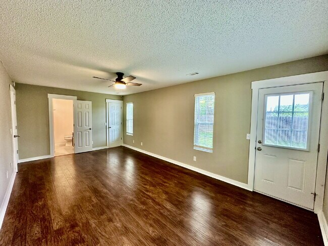 Building Photo - 3513 W Wood St