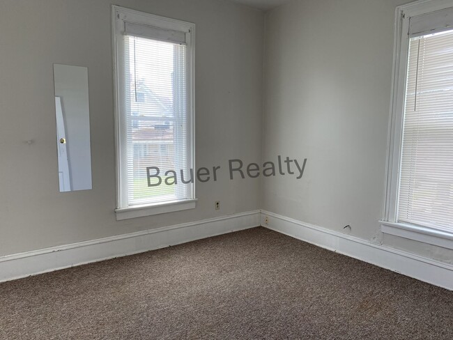Building Photo - rd240