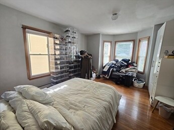 Building Photo - 28 Bardwell St