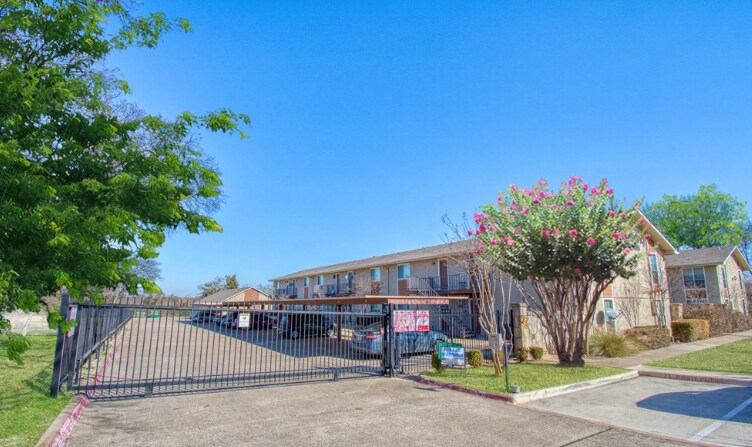 Building Photo - 323 W Belt Line Rd