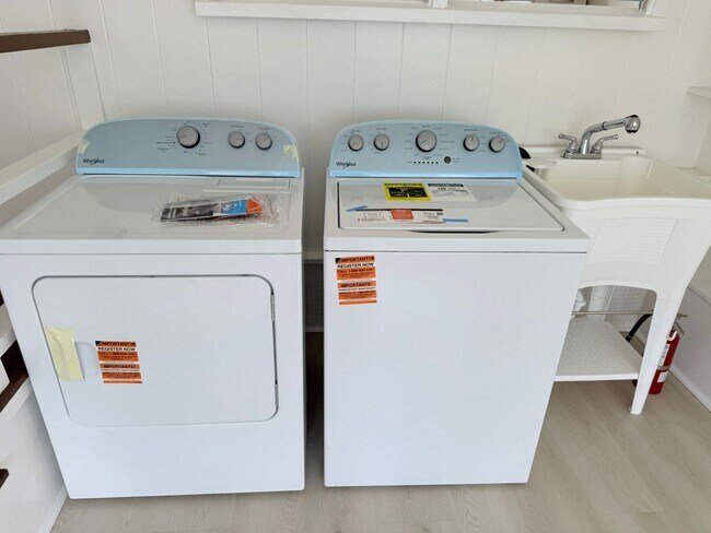 Building Photo - Newly Renovated 3-Bedroom, 1-Bathroom Sing...