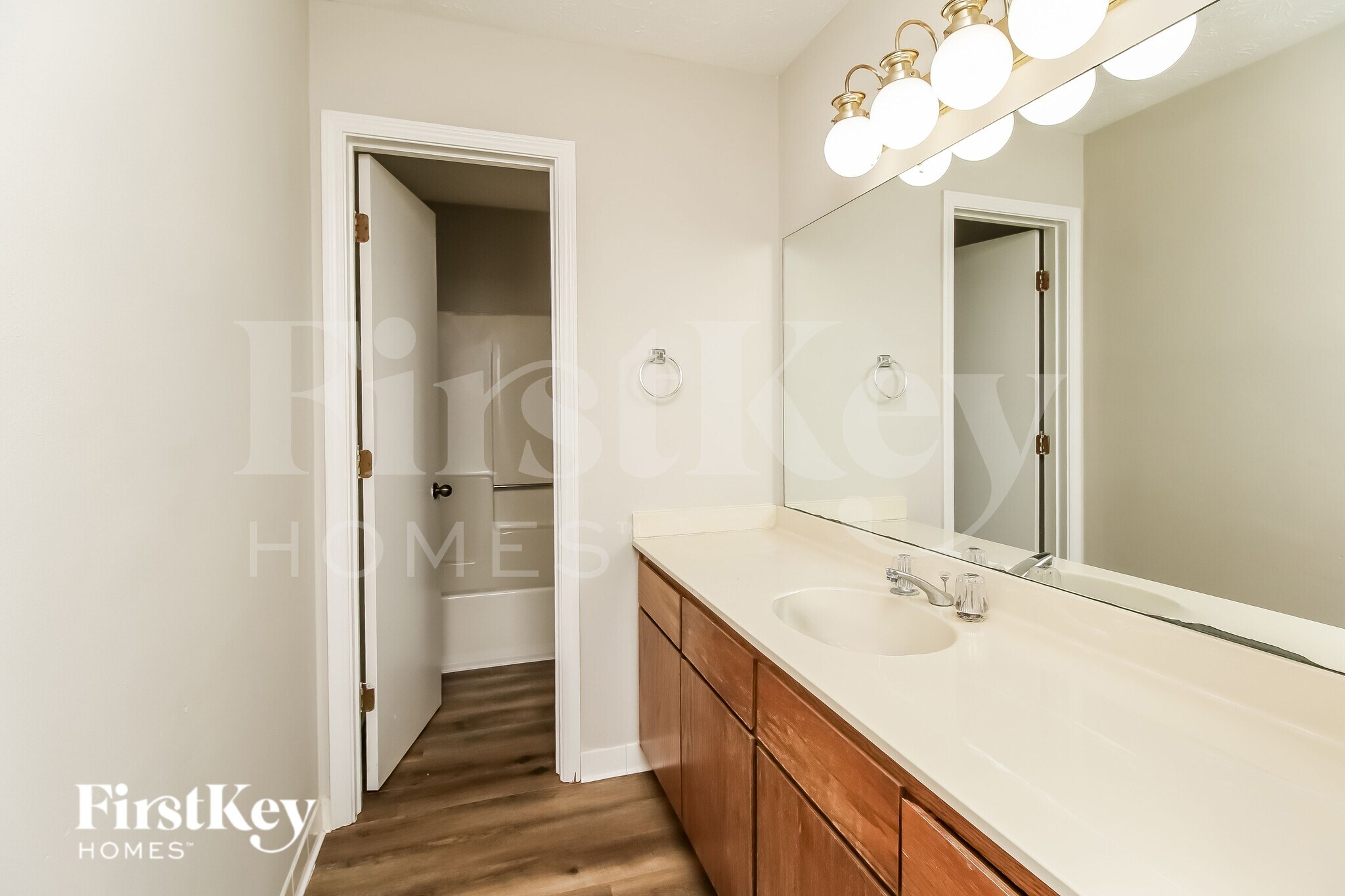 Building Photo - 1930 Fernwood Dr