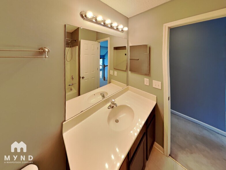 Building Photo - 16724 Timber Crossing Rd