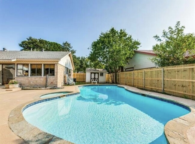 Building Photo - 2600 Peppertree Pl
