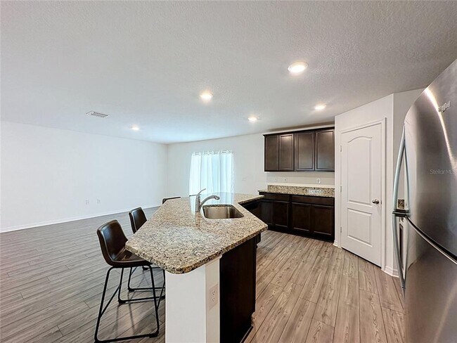 Building Photo - 1407 Hillsborough Way