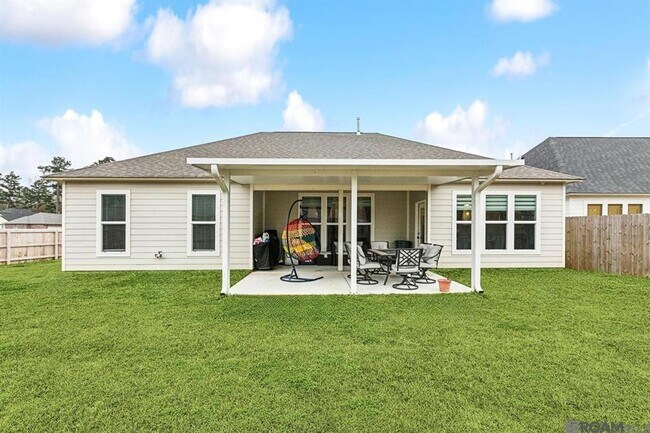 Building Photo - Exquisite 5-Bedroom Home in Denham Springs with Premium Features