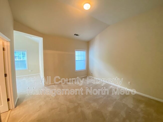 Building Photo - 2875 Cross Creek Dr