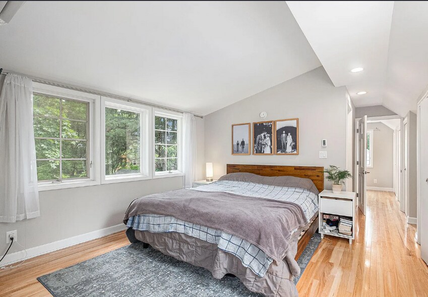 Building Photo - 2125 Englewood Dr SE
